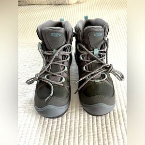 Sold * Keen women’s Circadia Waterproof Boot